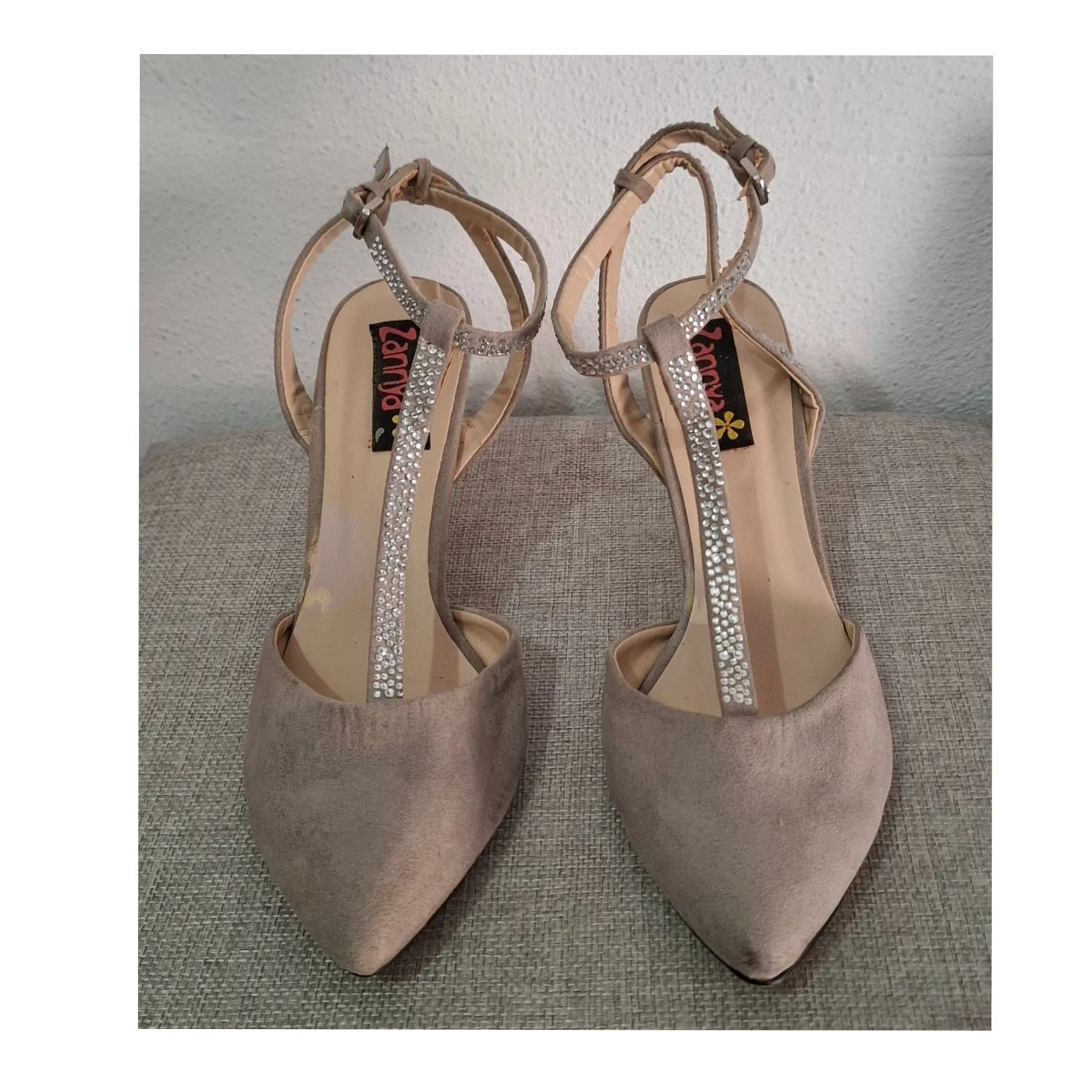 Zapatos de tacón beige con pedrería limite edition Y2K